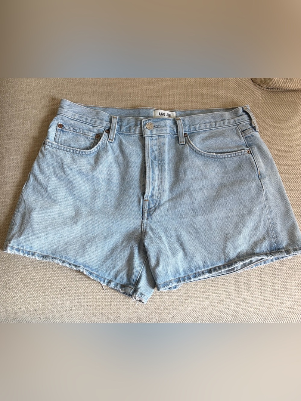 Agolde Light “Twister” Wash High-Rise Long Vintage Wash Denim Shorts Sz 30